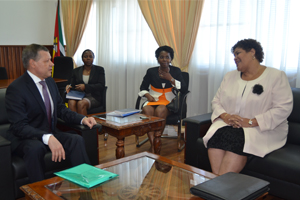 Vice-Ministra Nyeleti Mondlane, lidera a delegação na Comissão Mista de Cooperação entre a República de Moçambique e a República da Biolorússia