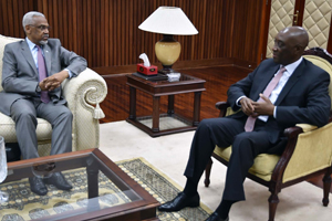 Conversa entre Ministro Baloi e Secretário Murargy