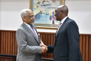 Ministro Baloi recebe Secretário Executivo da CPLP Murade Murargy