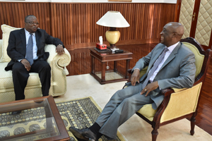 Robson Mutandi representante do Fundo Internacional para o Desenvolvimento Agrícola (FIDA) recebido pelo Ministro Oldemiro Baloi