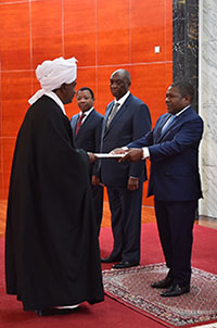 Embaixador Adb Alla Ahmed Hassan Salim, do Sudão