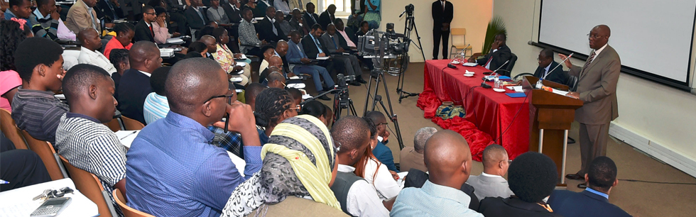 Uma das imagens que ilustra a palestra do Ministro Baloi aos estudantes e docentes do ISRI
