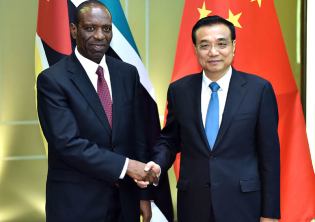 Primeiro-Ministro, Carlos Agostinho do Rosário cumprimenta seu homólogo Li Kequiang