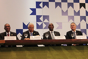 O Ministro Baloi ladeado à esquerda, pelo Presidente da República Democrática de São Tomé e Príncipe, Evaristo Carvalho e o Primeiro-Ministro de Portugal, António Costa, e à direita, pelo Presidente do Senado Federal do Brasil, Renan Calheiros