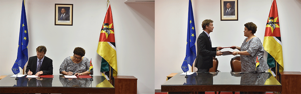 Vice Ministra Nyeleti Mondlane e o Embaixador da União Europeia Sven Kuhn Von trocam pastas após a assinatura dos acordos