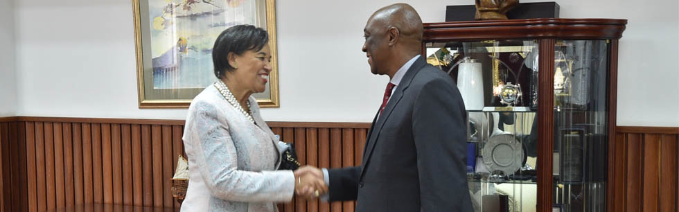 Ministro Oldemiro Baloi sauda a Secretária-Geral da Commonwealth, Patrícia Scotland