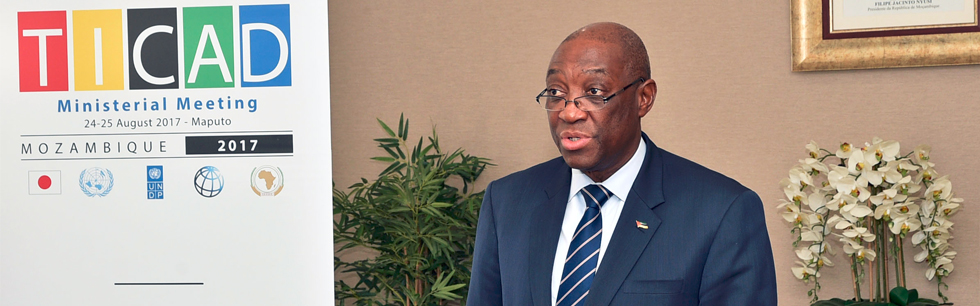 Ministro Baloi na conferência de imprensa sobre a realização da Reunião Ministarial TICAD, em Maputo