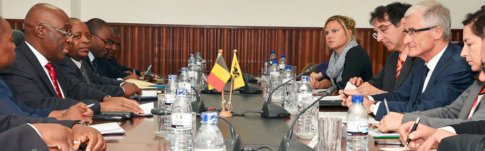 Ministro Oldemiro Baloi e o Ministro-Presidente da Região de Flanders, Geert Bourgeois, em conversações