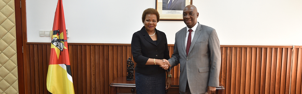 Ministro Oldemiro Baloi sauda Secretária Executiva da CPLP, Maria do Carmo Silveira