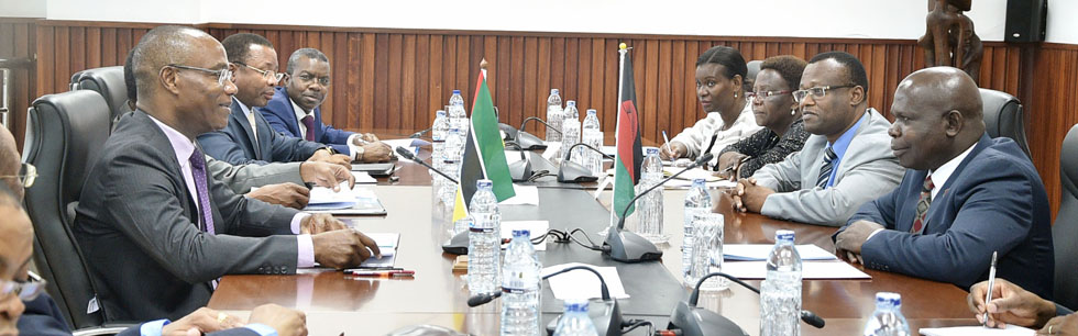 Conversações oficiais entre o Ministro José Pacheco e o Ministro dos Negócios Estrangeiros e Cooperação do Malawi, Emmanuel Fabiano