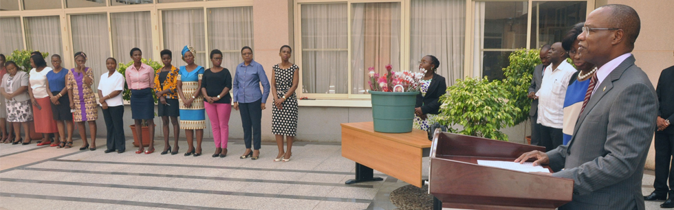 Ministro Pacheco a discursar para a s funcionárias do MINEC, por ocasião do Dia da Mulher Moçambicana