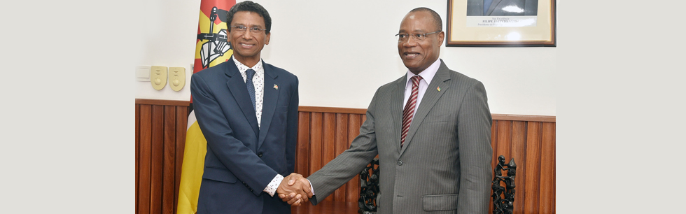 Ministro José Pacheco recebe o Secretário de Estado das Relações Exteriores das Seychelles, Barry Faure, no seu gabinete de trabalho