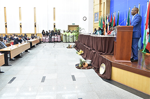 Ministro José Pacheco a proceder ao lançamento das  celabrações do Dia de África
