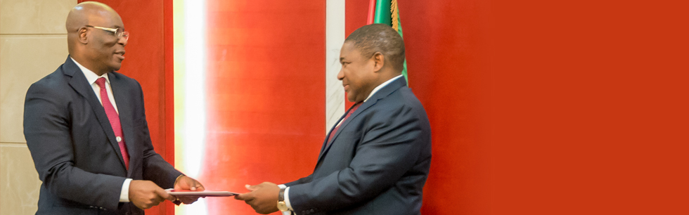 Presidente Filipe Nyusi recebe convite para participar da Cimeira da CPLP do Enviado Especial da Guiné-Equatorial, Agapito Mbsa Mokuy