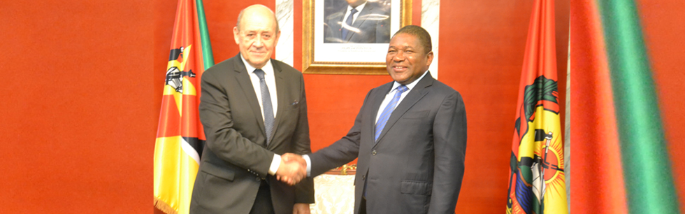 Presidente da República ao receber, em audiência, o Ministro francês da Europa e dos Negócios Estrangeiros, Jean-Yves Le Drian