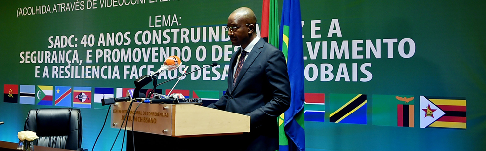 Embaixador Alfredo Nuvunga fala a jornalistas sobre a 40ª Cimeira virtual dos Chefes de Estado e de Governo da SADC