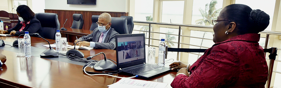 Ministra Verónica Macamo na reunião virtual com o Vice-Ministro das Relações Exteriores da Alemanha, Miguel Berger