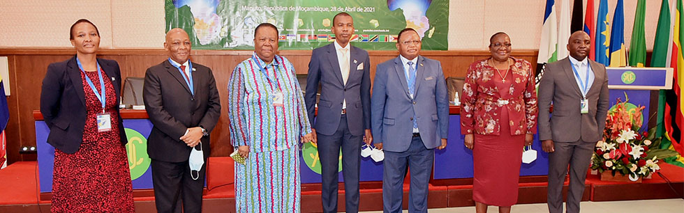 Foto família da Reunião Extraordinária do Comité Ministerial do Orgão da SADC - mais Moçambique