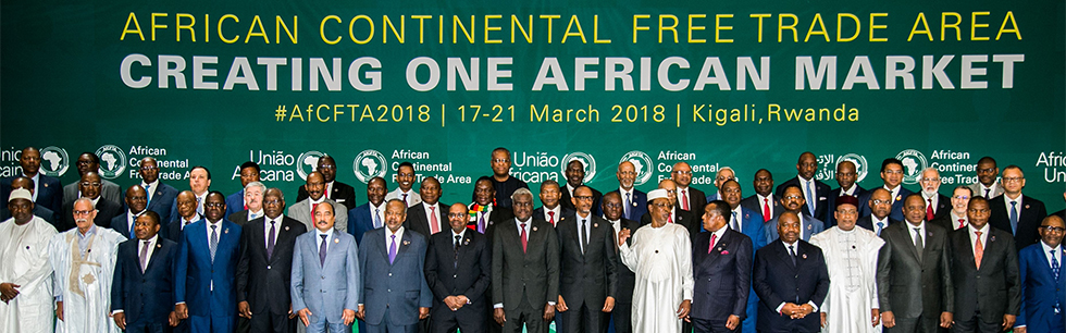 Presidente Nyusi, o terceiro da primeira fila, da esquerda para à direita, na foto de família da reunião que ratificou a Zona de Comércio Livre continental, em Ruanda