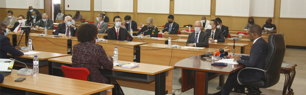 Vice-Ministro Manuel Gonçalves na reunião com parceiros de cooperação