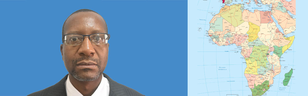 À esquerda, Embaixador de Moçambique na Etiópia e Representante Permanente na União Africana, Alfredo Nuvunga e à direita o Mapa de África