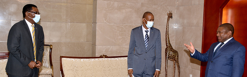 Presidente Filipe Nyusi na audiência que concedeu ao Secretário Executivo da SADC, Elias Magosi