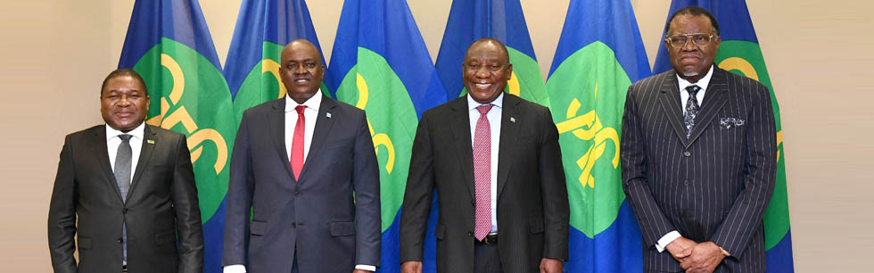 Da esquerda para à direita, os presidentes de Filipe Nyusi, Mokgweetsi Masisi, Cyril Ramaphosa e Hage G. Geingob, na Cimeira Extraodinária da Troika do Orgão da SADC, em Pretória