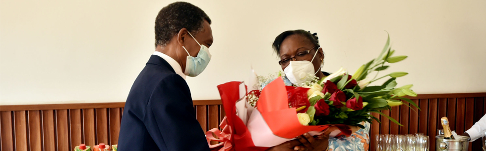 Ministra Verónica ao receber felicitações do consiltivo pelo aniversário natalício