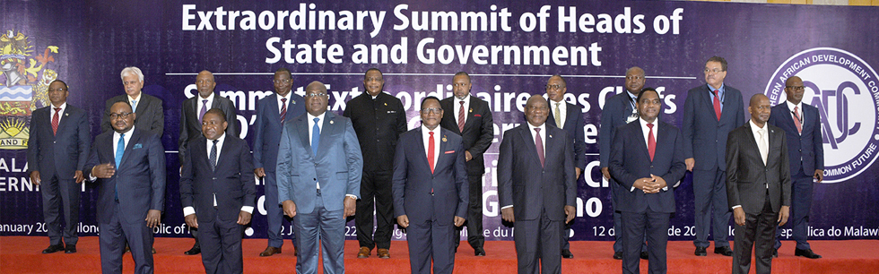 Presidente Nyusi na foto família da Cimeira Extraordinária da SADC em Lilongwe