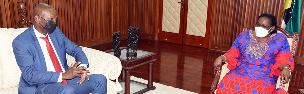 Ministra Verónica Macamo na audiência que concedeu ao funcionário sénior da ONU o moçambicano Mariano Bernardo