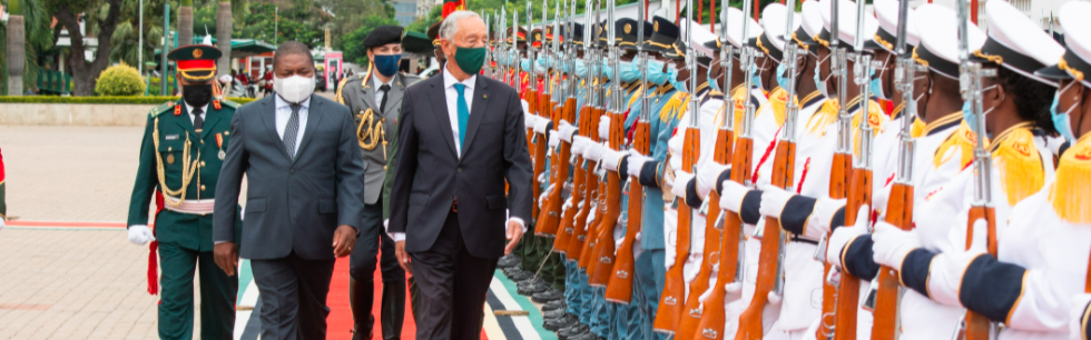 Presidente Filipe Nyusi ao receber o homólogo de Portugal na Presidência da República em Maputo