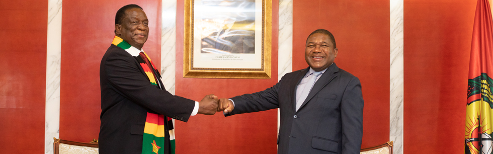 Presidente Filipe Nyusi no tête à tête com o Presidente do Zimbabwe Emmerson Mnangagwa