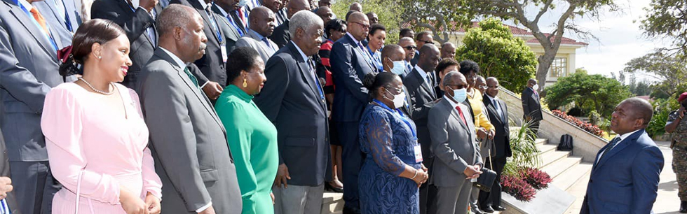 Presidente Nyusi interage com os membros do Conselho Coordenador do MINEC