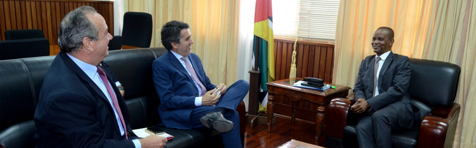 Vice Ministro Manuel Gonçalves no encontro com o Secretário de Estado português Francisco André que visitou Moçambique de 18 a 22 de Junho
