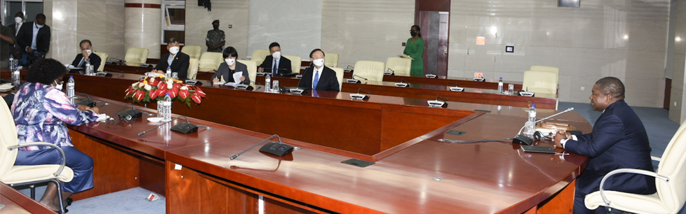 Presidente Filipe Nyusi na auiência com o Conselheiro de Estado da República Popular da China Yang Jiechi