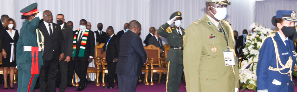 Presidente Filipe Nyusi presta a última homenagem ao antigo Presidente de Angola José Eduardo dos Santos