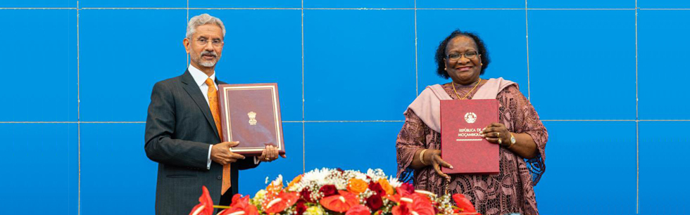 Ministra Verónica Macamo após assinar as Minutas com o homólogo indiano Subrahmanyam Jaishankar na Comissão Intergovernamental Moçambique Índia