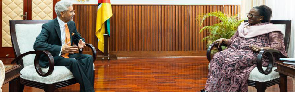 Ministra Verónica Macamo no tête a tête com o Ministro das Relações Exteriores da Índia Subrahmanyam Jaishankar