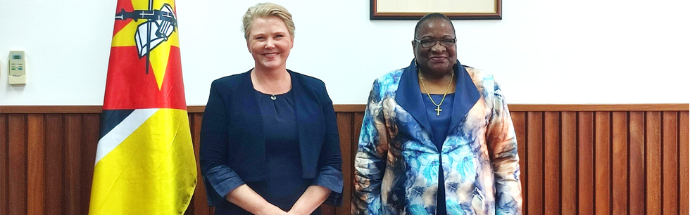 Ministra Verónica Macamo com a homóloga da norueguesa Anne Tvinnereim no encontro mantido em Maputo para as consultas políticas entre Moçambique e Noruega