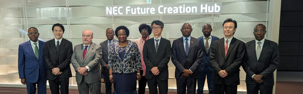 Ministra Verónica Macamo na foto família com empresários japoneses e membros da delegação Moçambicana em Tóquio