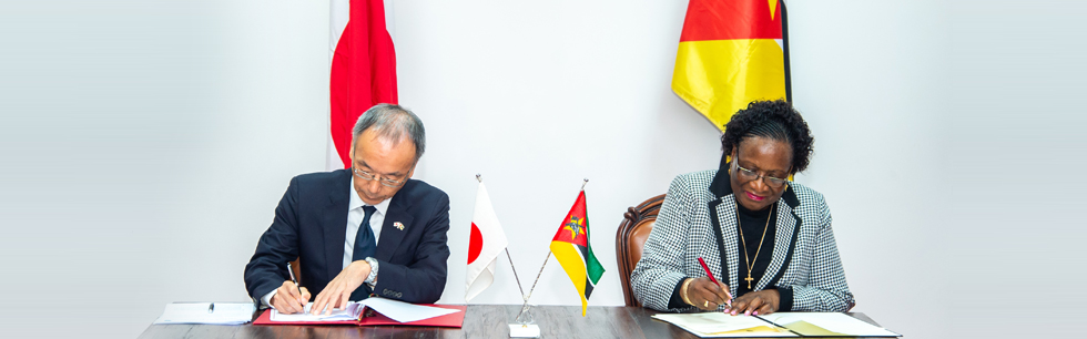 Ministra Verónica Macamo assina Troca de Nota com o Embaixador do Japão em Moçambique