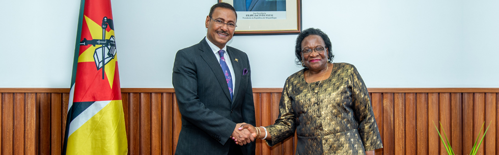 Ministra Verónica Macamo na audiência que concedeu a missão empresarial do Sultanato de Omã