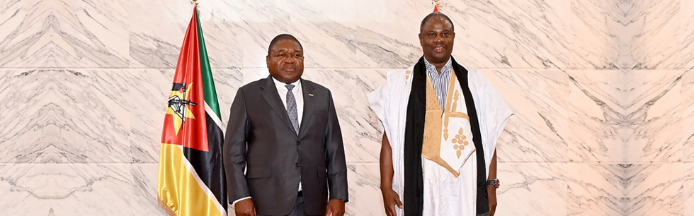 Presidente Filipe Nyusi ladeado pelo novo Embaixador da Mauritânia em Moçambique Jarr Inalla na cerimónia de apresentação das Cartas Credenciais de oito novos embaixadores