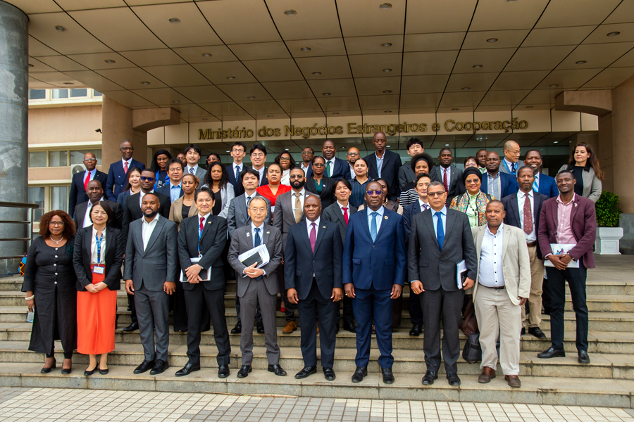 Foto família da Reunião Técnica de Cooperação Económica Moçambique- Japão