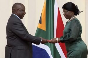 Alta Comissária Maria Manuela Lucas na apresentação das Cartas Credenciais ao Presidente sul africano Cyril Ramaphosa em Pretória