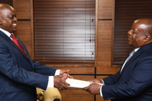 Alto Comissário António Macheve ao apresentar as Cartas Credenciais ao Presidente tswana Mokgweetsi Masisi