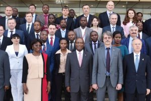 Foto de família da Comissão Mista Moçambique-Rússia, em Maputo