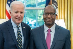 Embaixador de Moçambique nos Estado Unidos de América Alfredo Nuvunga ao apresetar as Cartas Credenciais ao Presidente americano Joe Biden