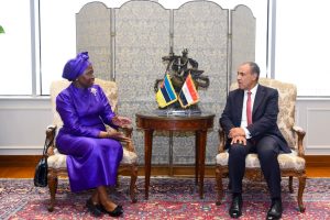 Ministra  Maria Manuela Lucas no encontro privado que manteve com o homólogo egípcio, no quado da realização das primeiras Conseltas Políticas Moçambique-Egípto