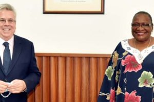 Ministra Verónica Macamo ao Deputado do Parlamento Europeu Ignacio Sanchez Amor